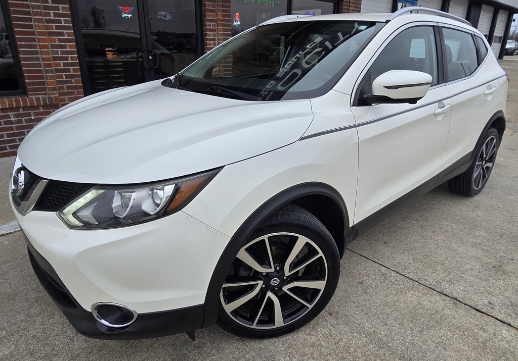 2017 Nissan Rogue Image 2