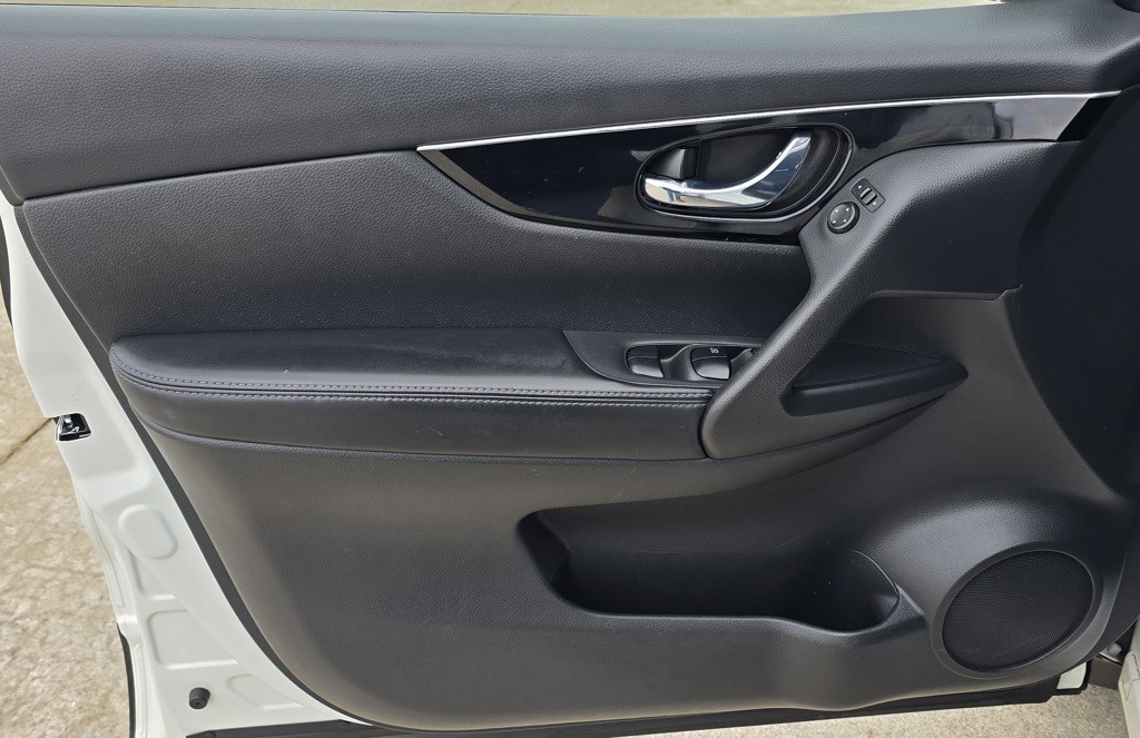 2017 Nissan Rogue Image 15