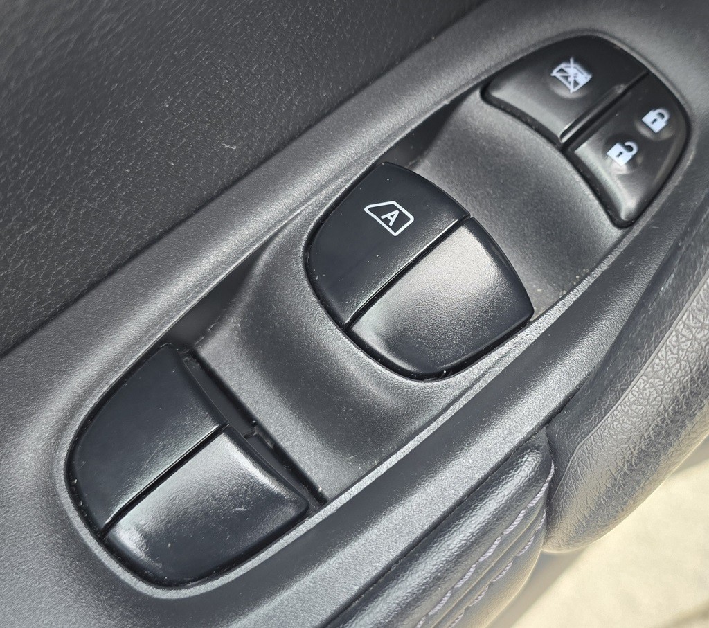 2017 Nissan Rogue Image 16