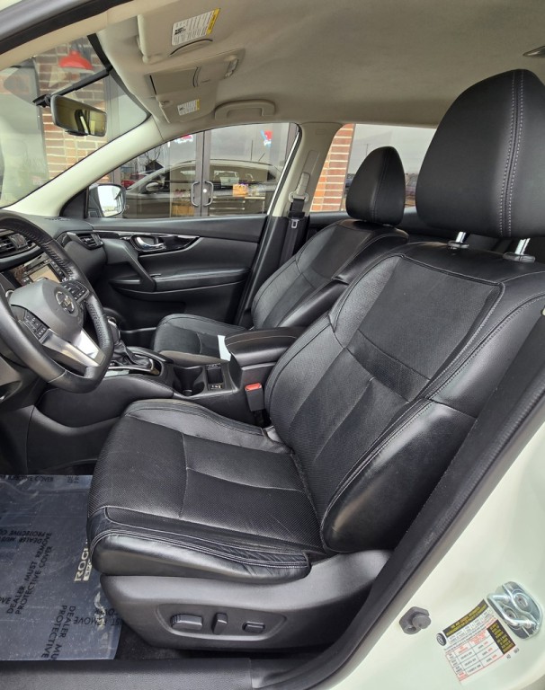 2017 Nissan Rogue Image 18