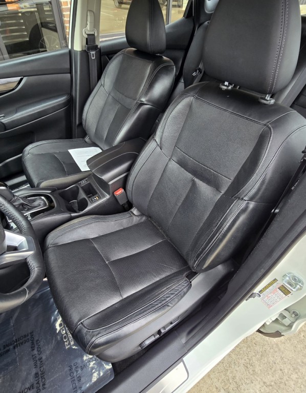 2017 Nissan Rogue Image 19