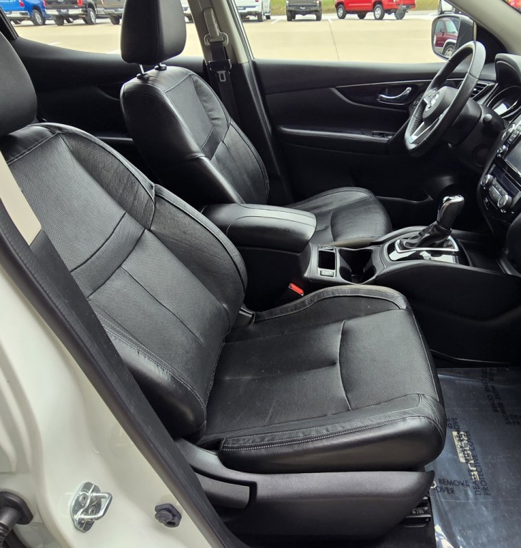 2017 Nissan Rogue Image 33