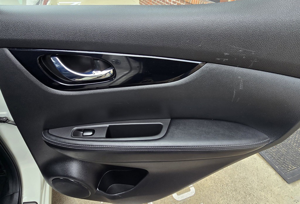 2017 Nissan Rogue Image 35