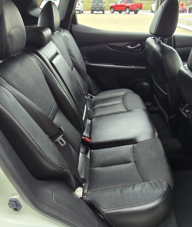 2017 Nissan Rogue Image 36