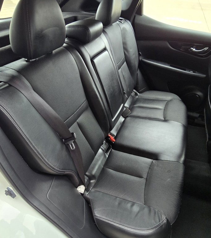 2017 Nissan Rogue Image 37