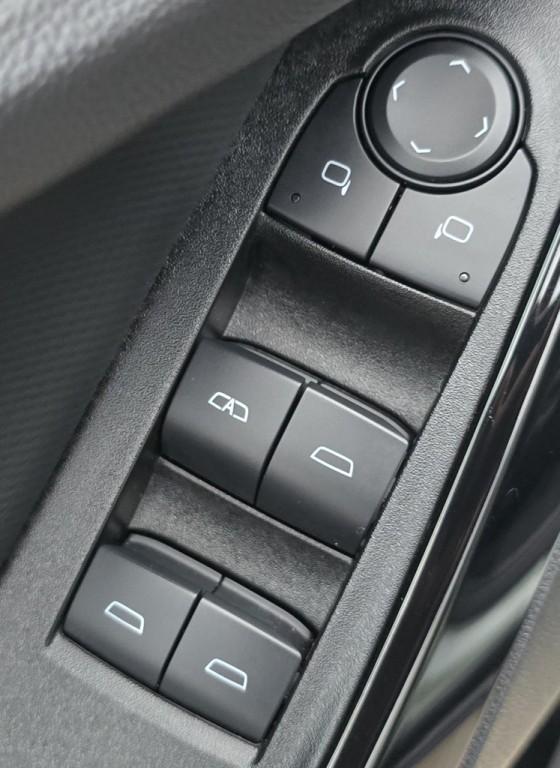 2025 Chevrolet Equinox Image 16