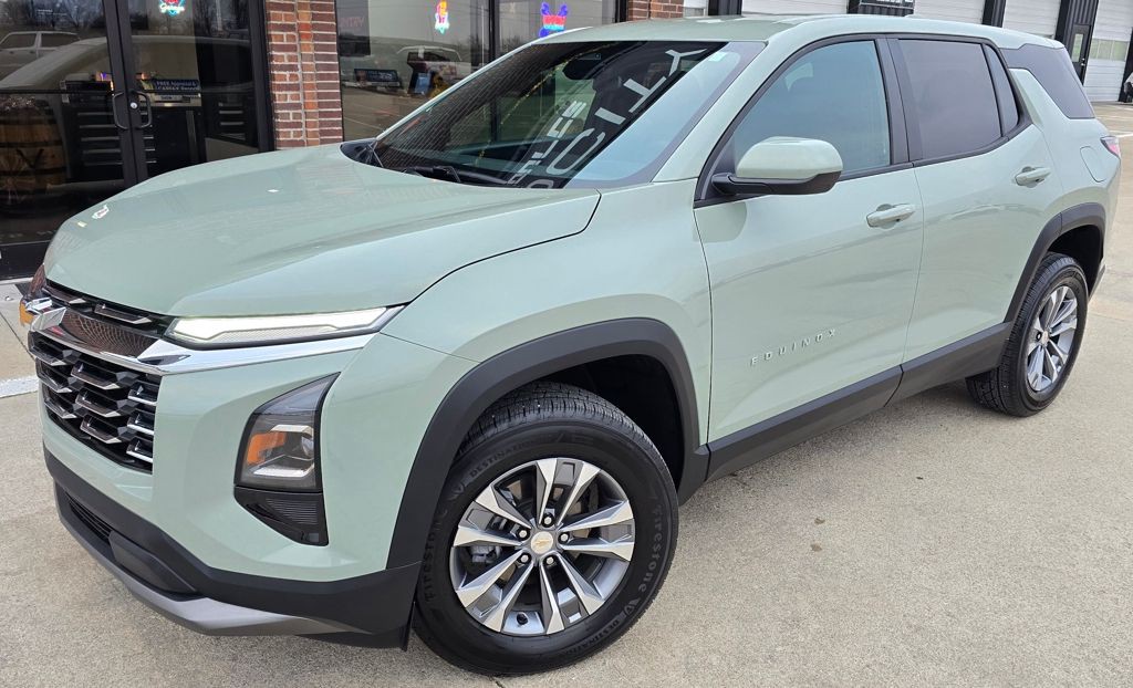 2025 Chevrolet Equinox Image 2