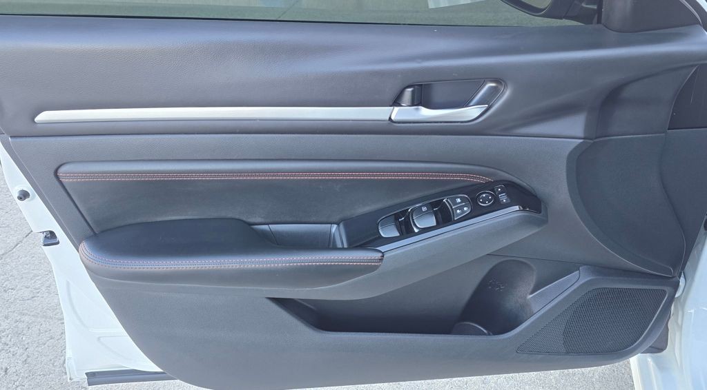 2023 Nissan Altima Image 16