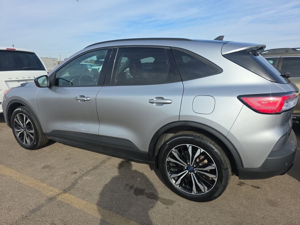 2022 Ford Escape Image 2