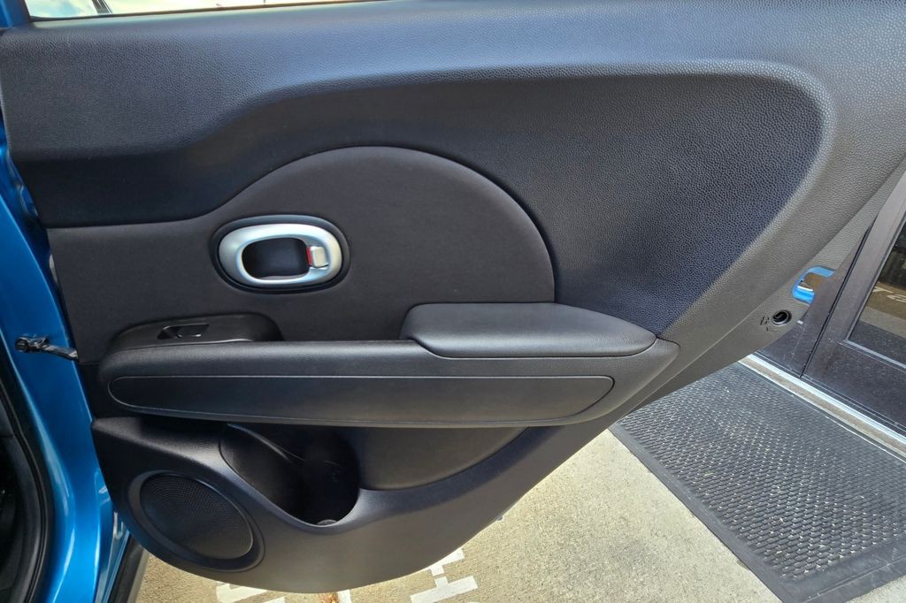 2016 Kia Soul Image 37