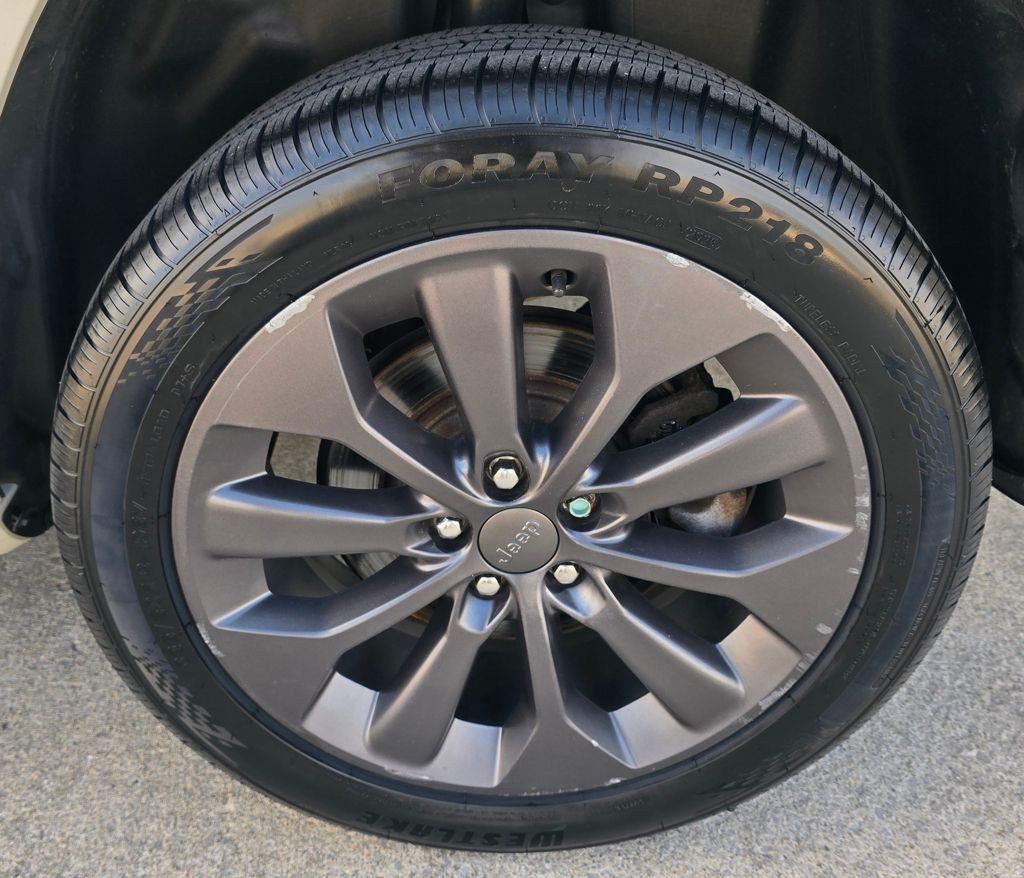 2019 Jeep Cherokee Image 12