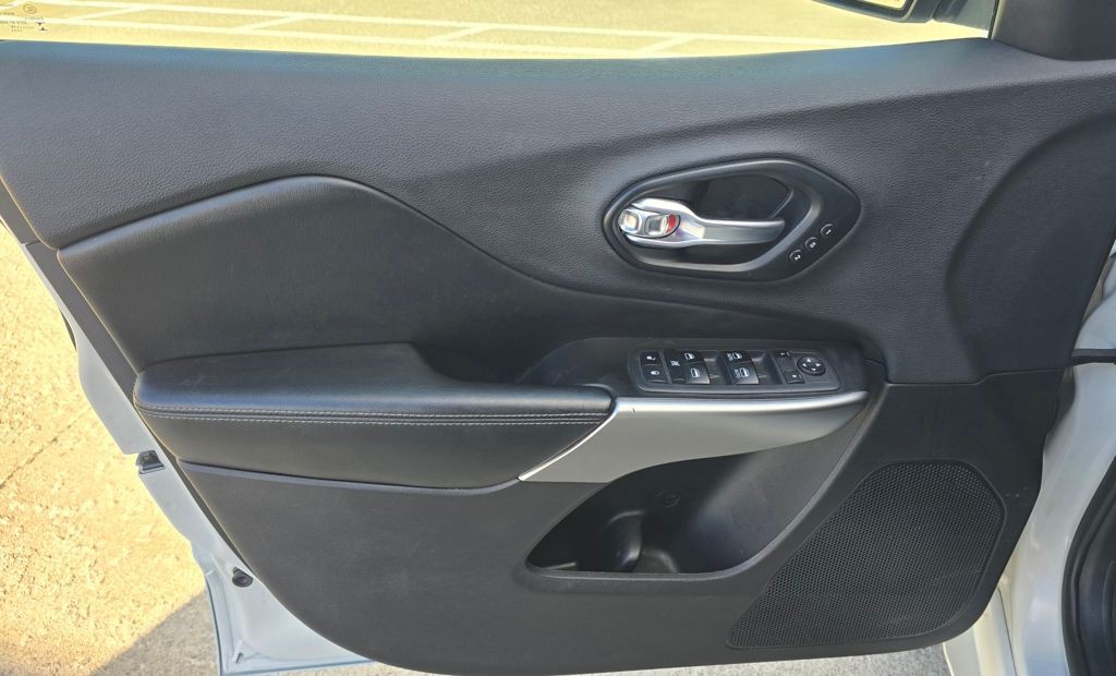 2019 Jeep Cherokee Image 15