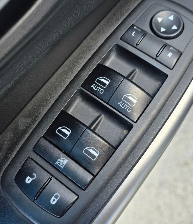 2019 Jeep Cherokee Image 16