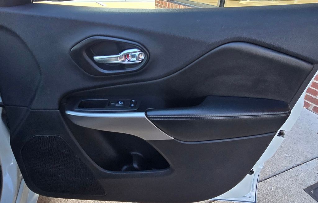 2019 Jeep Cherokee Image 39