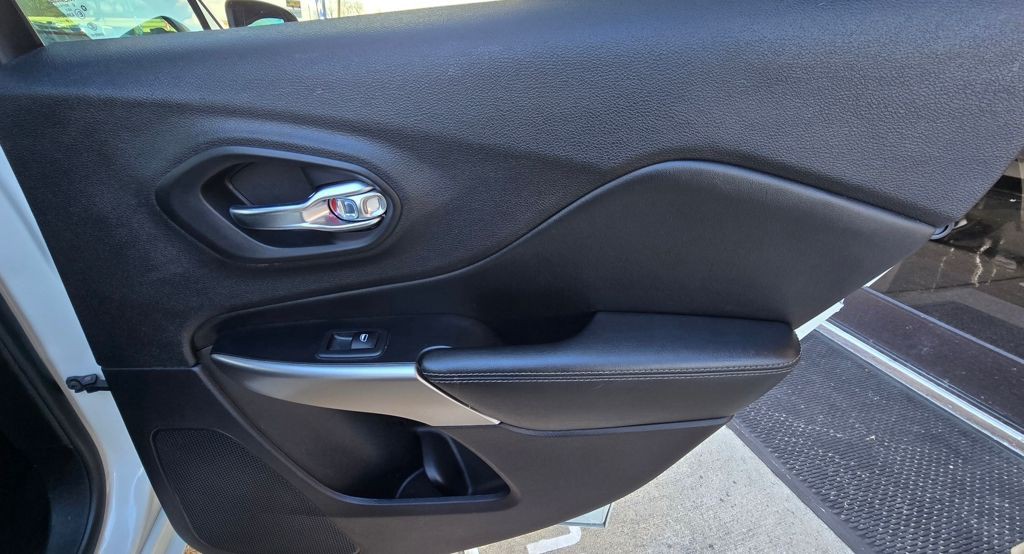 2019 Jeep Cherokee Image 42