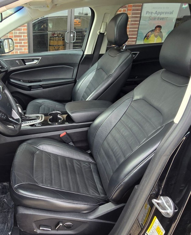 2016 Ford Edge Image 16