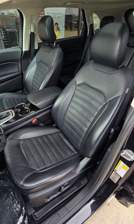 2016 Ford Edge Image 17