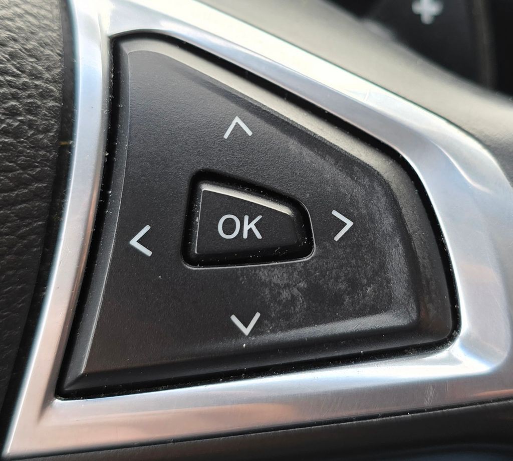 2016 Ford Edge Image 24