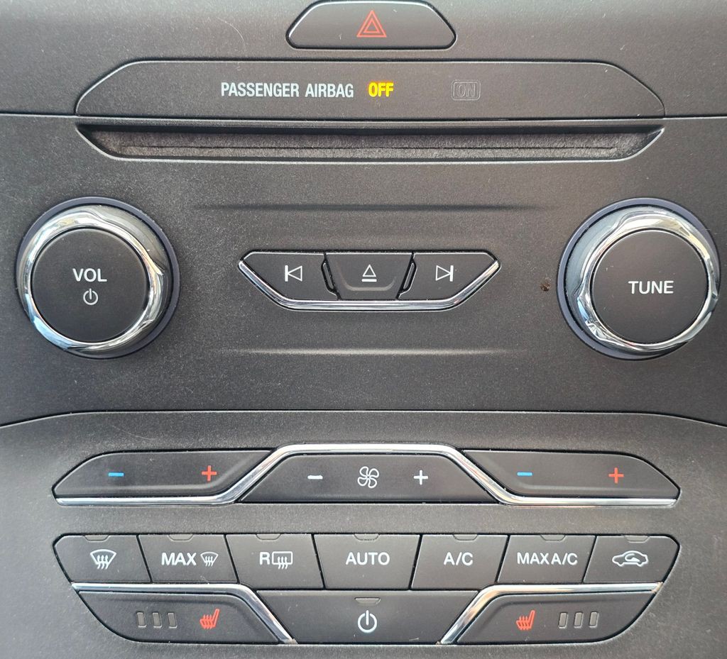 2016 Ford Edge Image 30