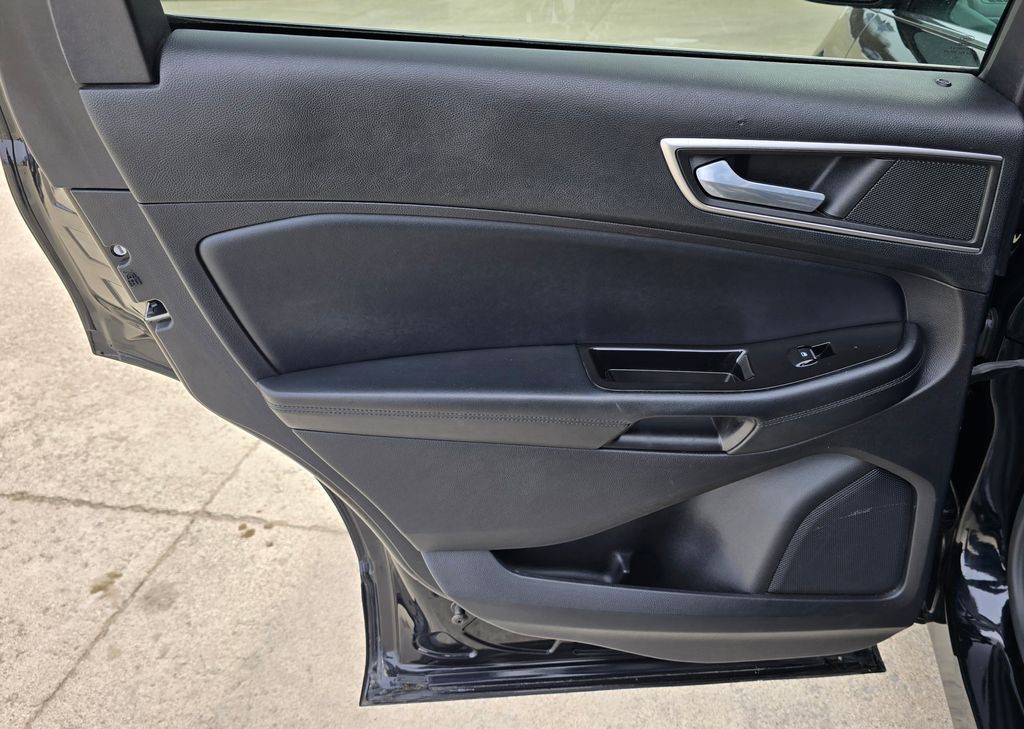 2016 Ford Edge Image 36