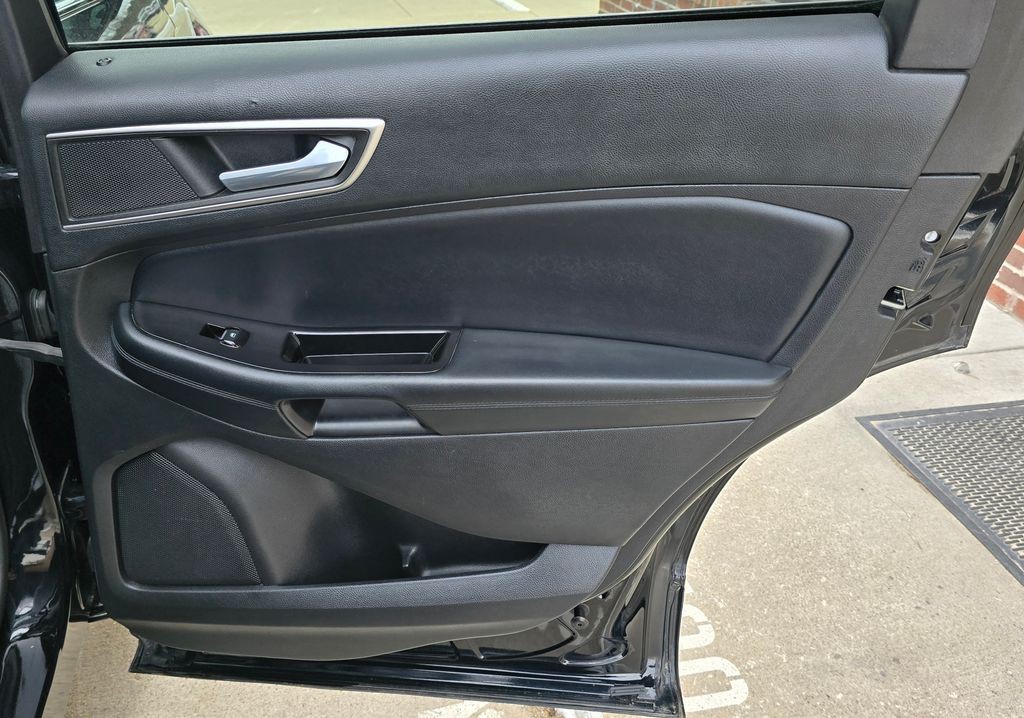 2016 Ford Edge Image 44