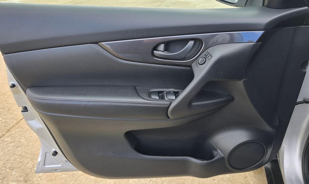 2019 Nissan Rogue Image 15