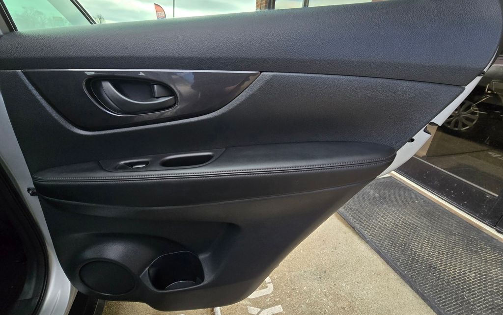 2019 Nissan Rogue Image 36