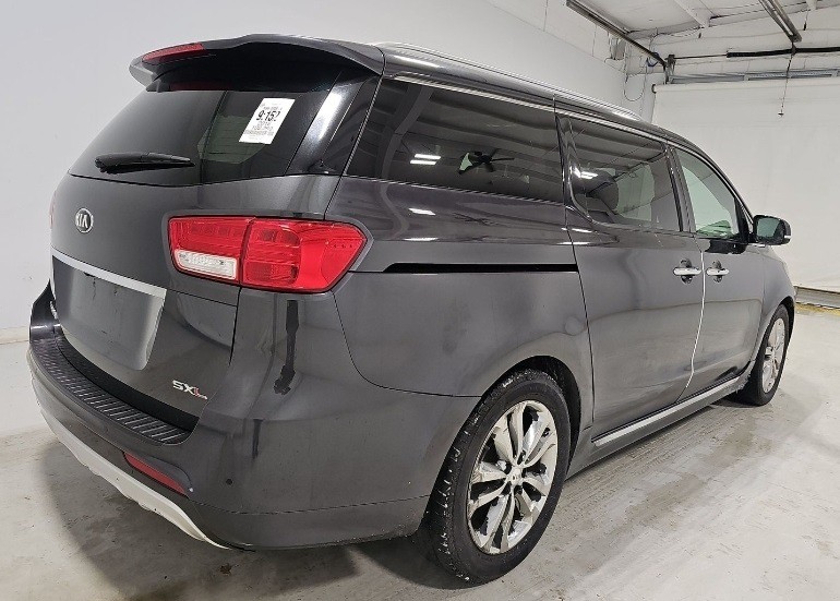 2018 Kia Sedona Image 2