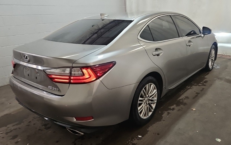 2018 Lexus ES Image 3