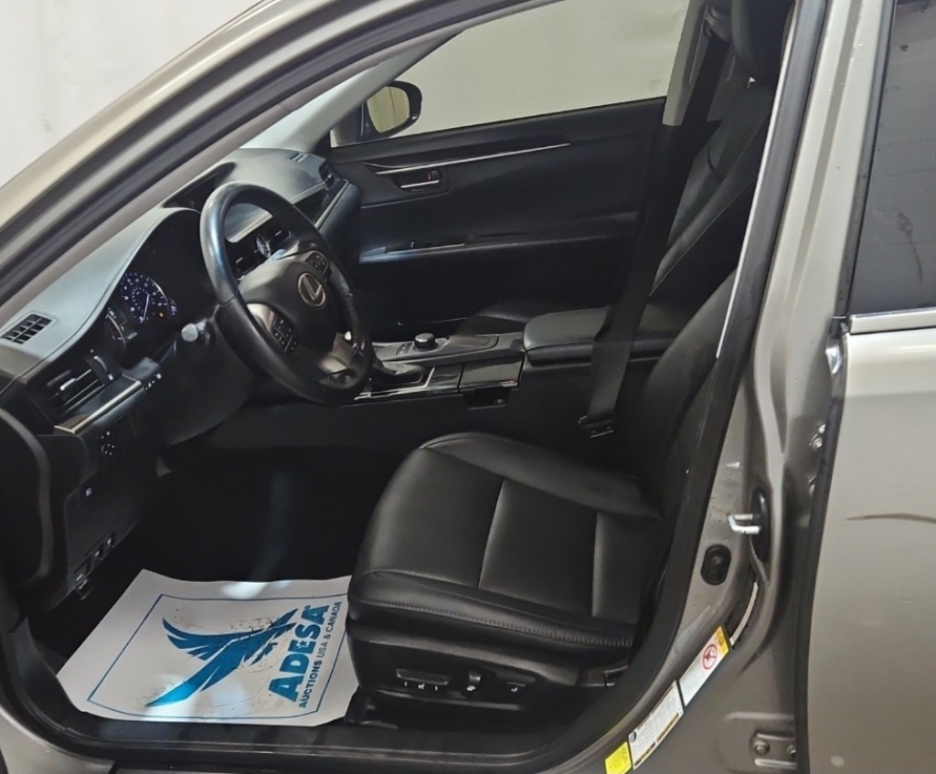 2018 Lexus ES Image 8