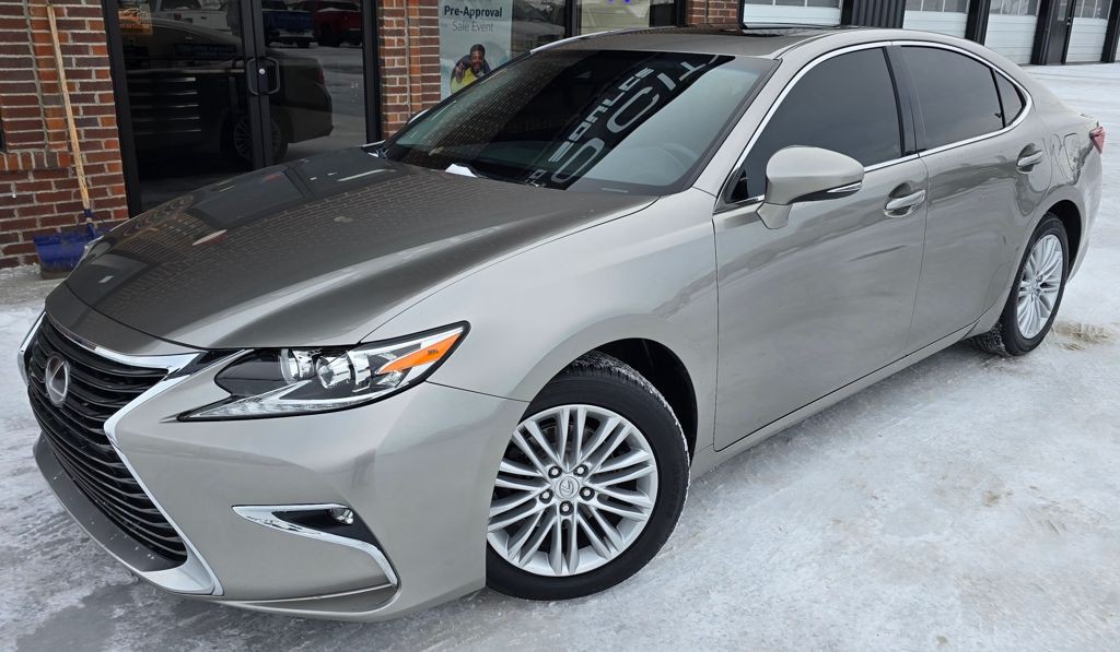 2018 Lexus ES Image 2