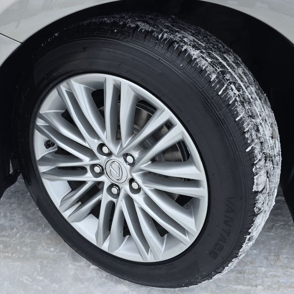 2018 Lexus ES Image 10