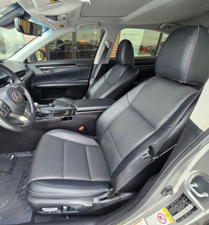 2018 Lexus ES Image 16