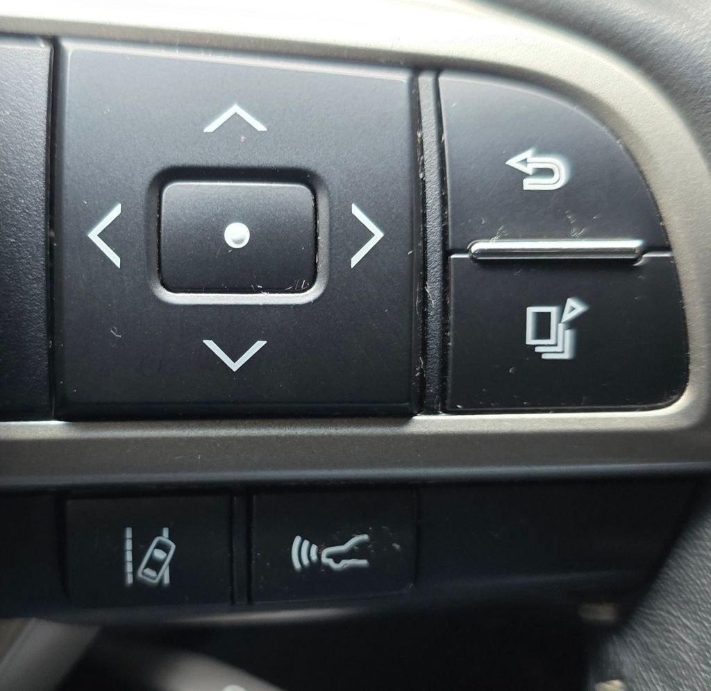 2018 Lexus ES Image 24