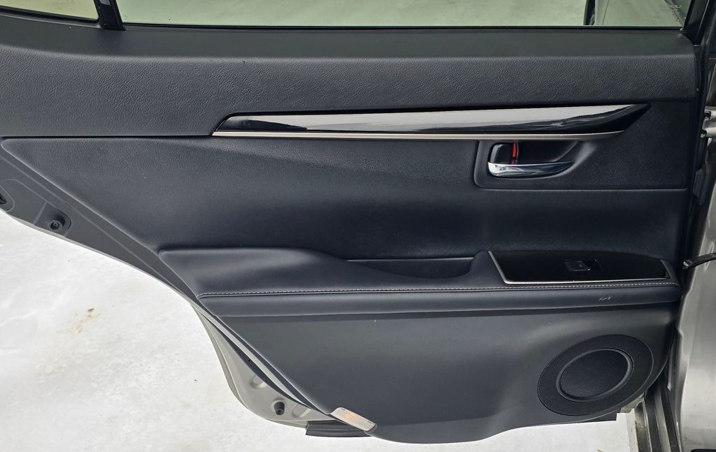 2018 Lexus ES Image 32