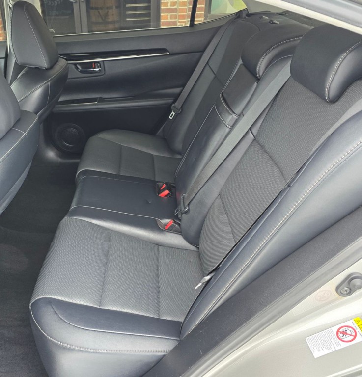 2018 Lexus ES Image 33