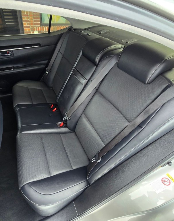 2018 Lexus ES Image 34