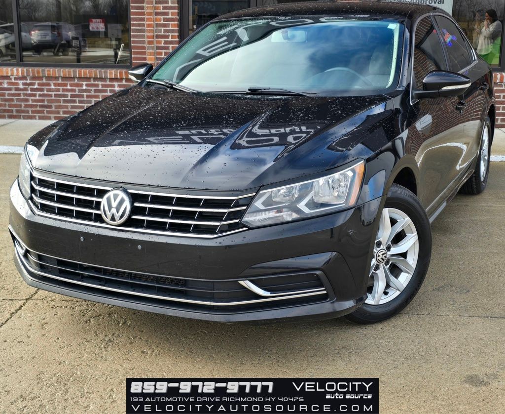 2017 Volkswagen Passat Image 1