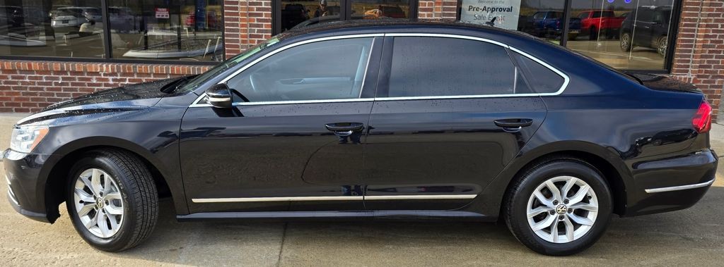 2017 Volkswagen Passat Image 4