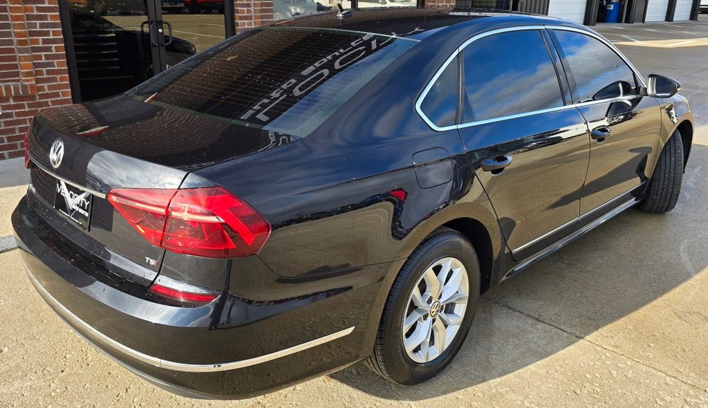 2017 Volkswagen Passat Image 7