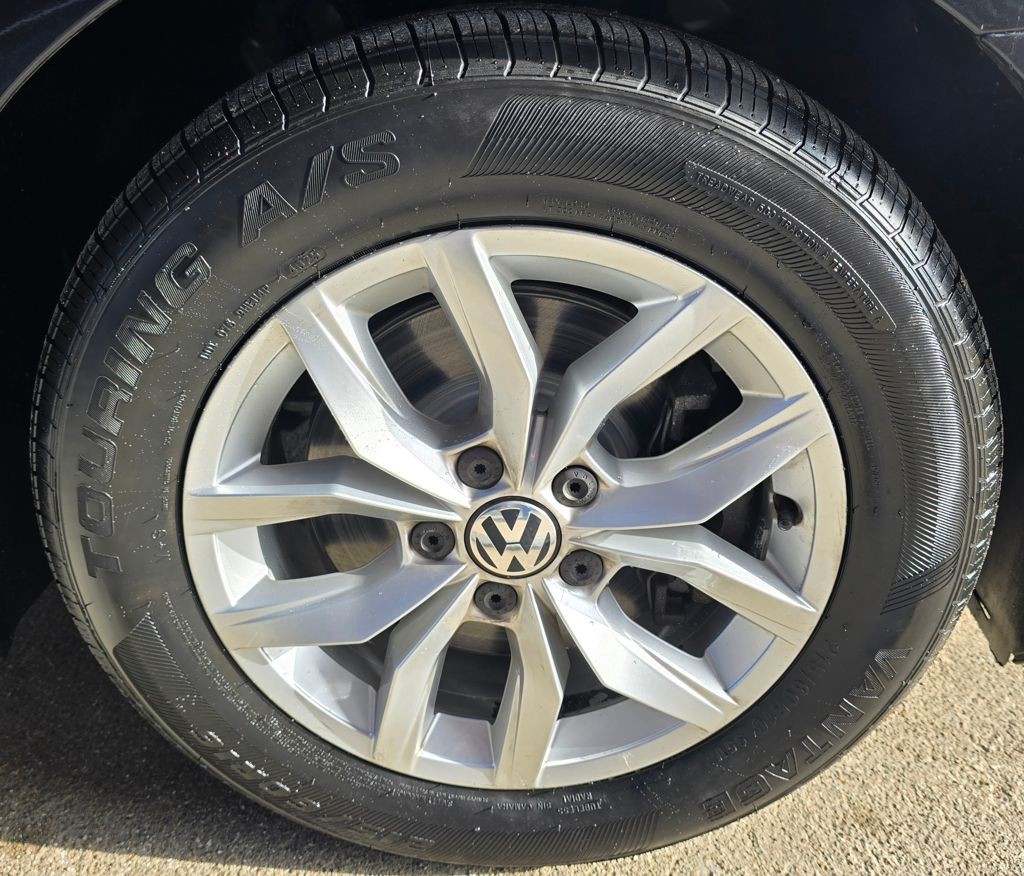 2017 Volkswagen Passat Image 15