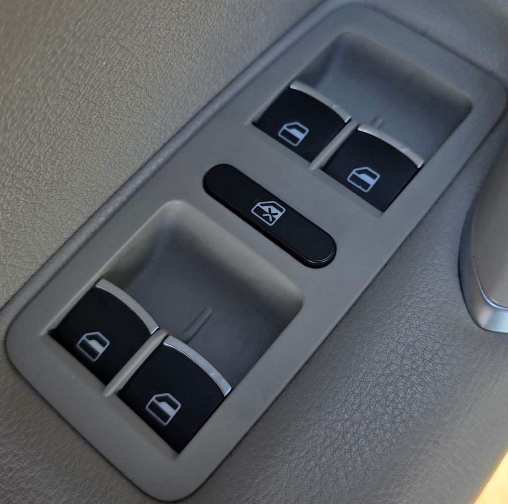 2017 Volkswagen Passat Image 17