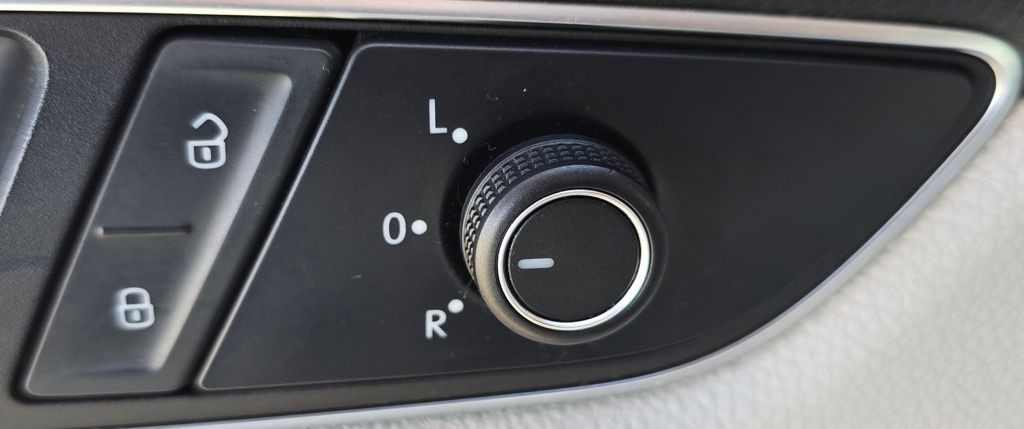 2017 Volkswagen Passat Image 18