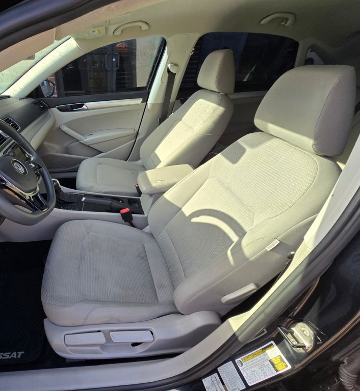 2017 Volkswagen Passat Image 20