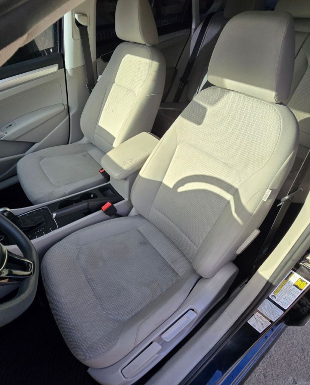 2017 Volkswagen Passat Image 21