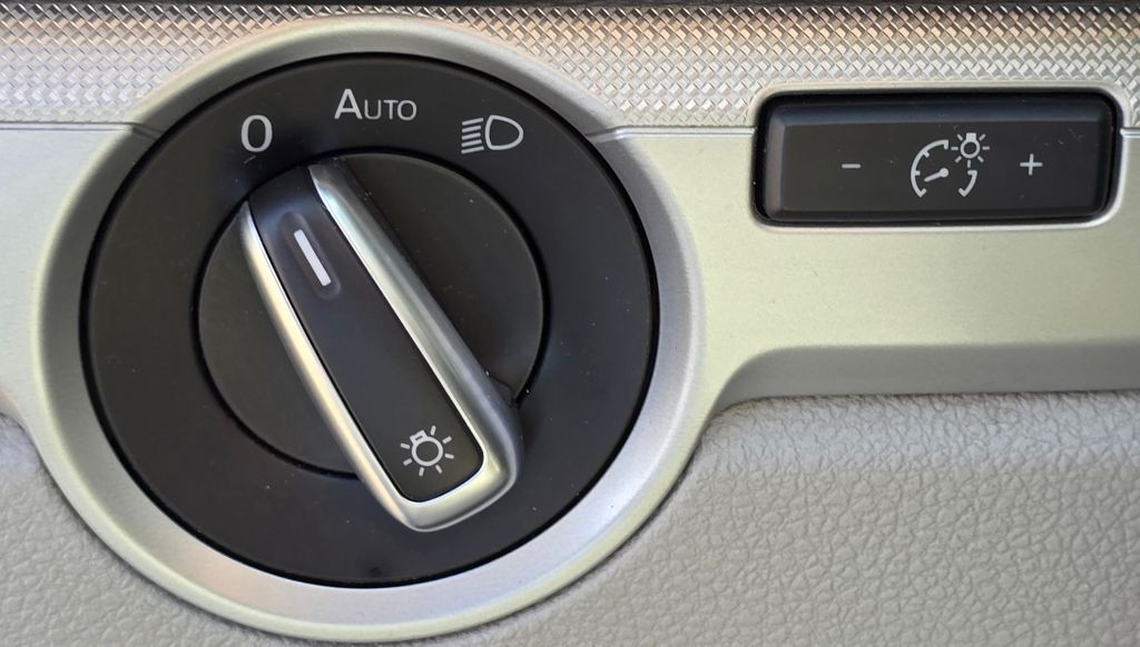 2017 Volkswagen Passat Image 22