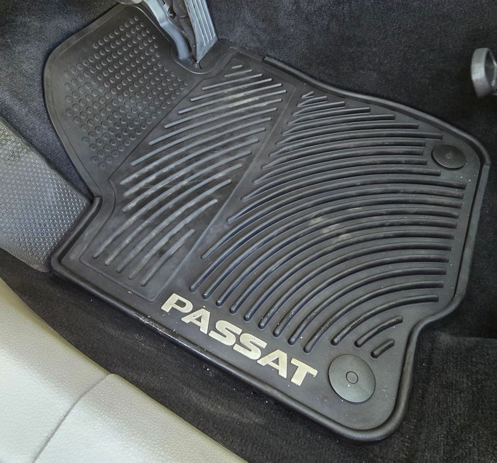 2017 Volkswagen Passat Image 23