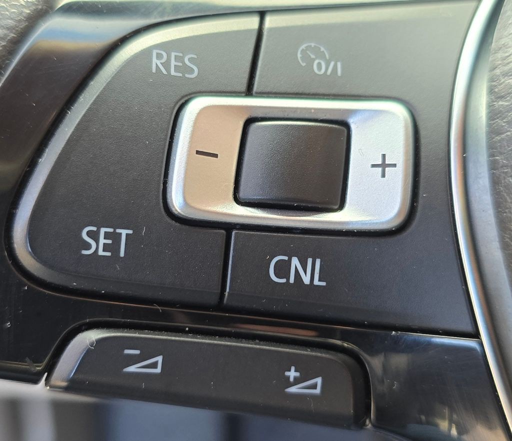 2017 Volkswagen Passat Image 26