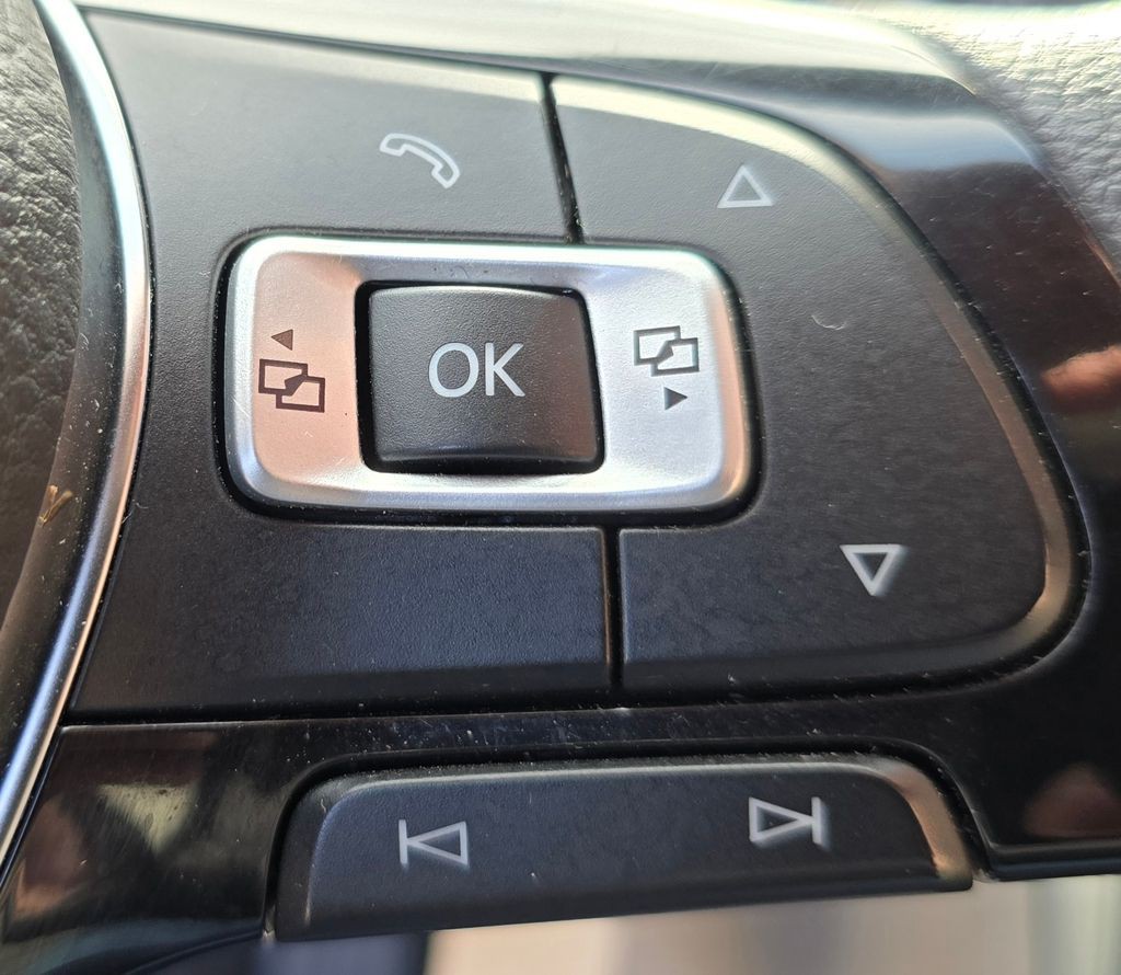 2017 Volkswagen Passat Image 27