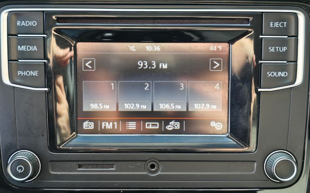 2017 Volkswagen Passat Image 29